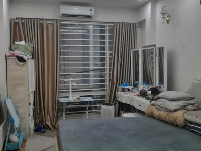 Hiếm Bán Nhà Vạn Phúc 40M2 5 Tầng Mặt Tiền 3,5m 11 Tỷ 5 Hàng Xóm Đại Sứ Quán Gần Phố