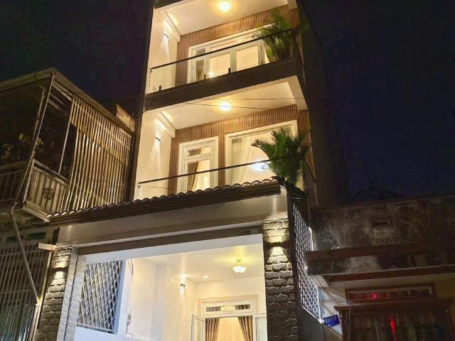 Hiếm trong phân khúc – nhà 2 mặt thoáng, gara ô tô, nội thất gỗ cao cấp gần chợ ngô quyền