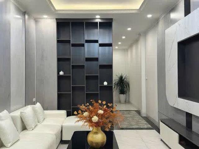 Hiếm. 13 Tỷ Phố Hồng Tiến 57M2 6T Thang Máy, Vài Bước Ra Mặt Phố, Full Nội Thất