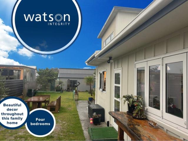 himatangi beach, 4 bedrooms