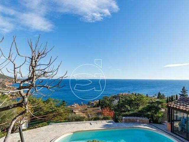 Himmlische renovierte Villa in einer geschlossenen Anlage mit Panoramablick Anthéor