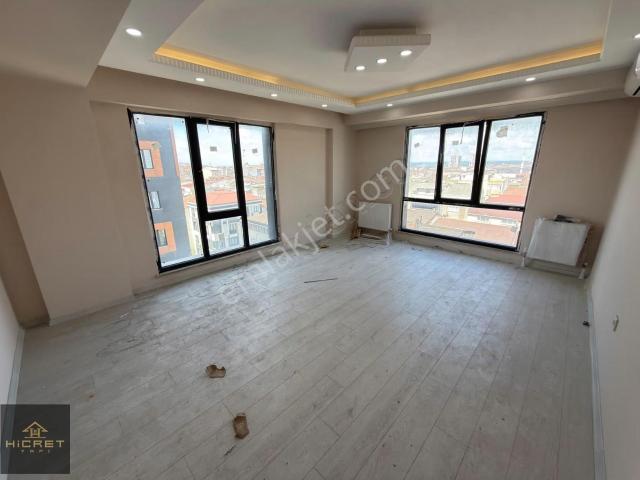 Hicret'den Cebeci Mh Meydan Plus Sitesinde 3+1, 120m² Köşe Daire