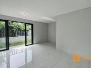 HIDDEN GEM Rumah Gayung Kebonsari Surabaya Scandinavian 2 Lantai Baru Gress