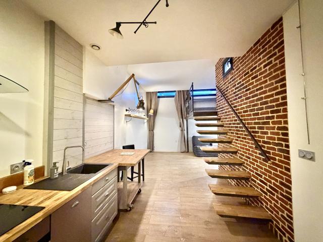 HIDRI IMMO PLUS vous propose en exclusivité un loft atypique à Grenoble