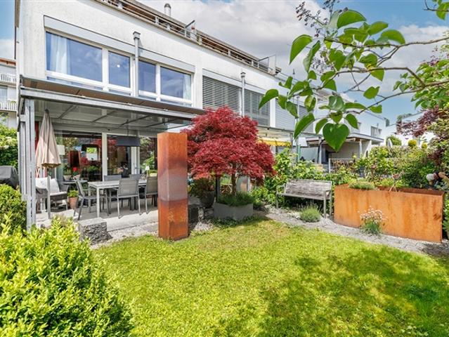 Hier beginnt Ihr neues Kapitel sonniges Zuhause mit Gartensitzplatz