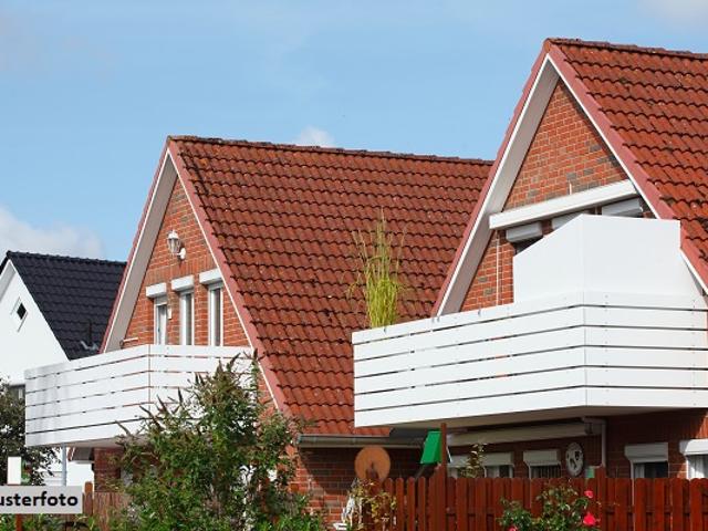 Hier fehlt die Hand eines Handwerkers: Einfamilienhaus mit Anbau