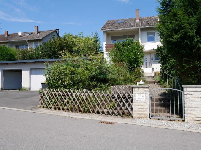 Hier lässt es sich gut leben: Geräumiges REH mit Garage und Garten in Traumlage