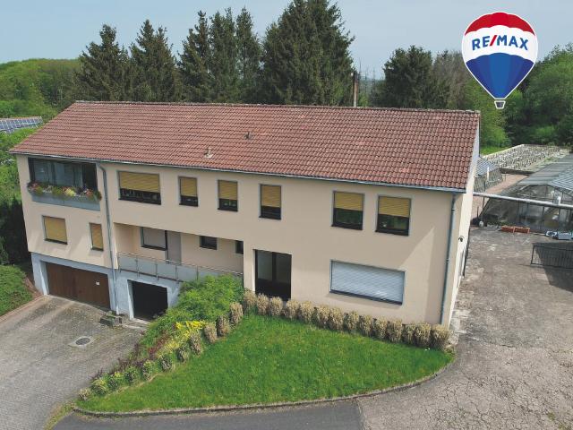 Hier lässt sich Ihr TRAUM verwirklichen. ! 2 FH, Garagen, Pavillon + großes Grundstück.