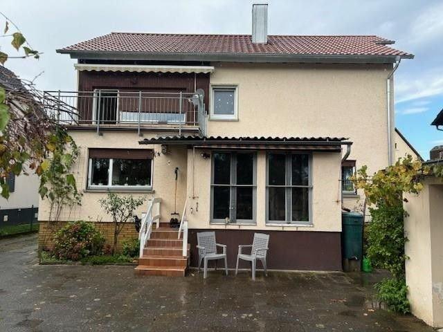 Hier wird Ihr Wohntraum zur Wirklichkeit, 5 Zimmerwohnung in gepfletem 2 FH