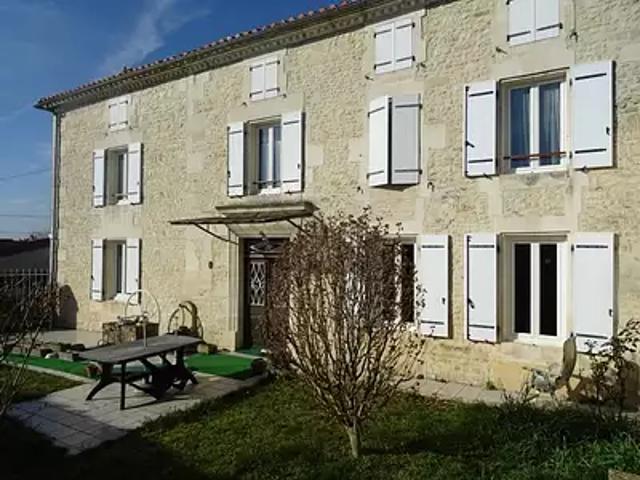 Hiersac 16290 Achat / Vente maison 8 pièces t8 jardin terrasse