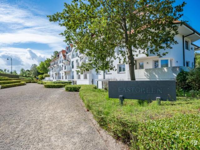 High end gerenoveerd hoekappartement in het prestigieuze.