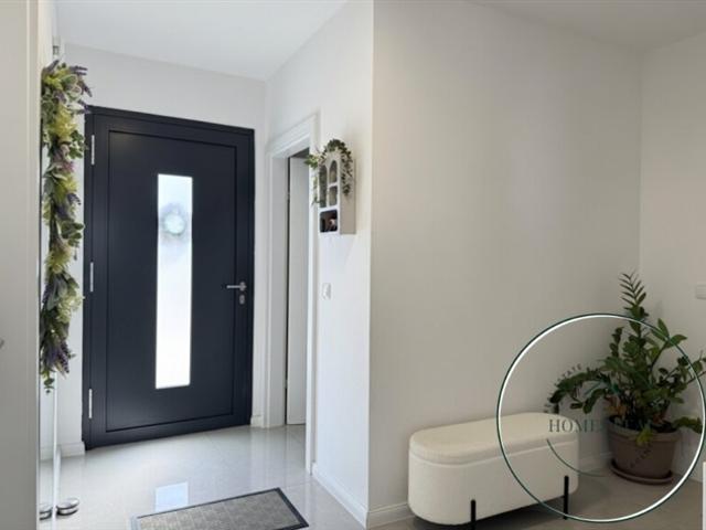 High End Komfort auf zwei Ebenen 4 Zimmer Juwel mit Garage, En Suite Bad und Klimasystem