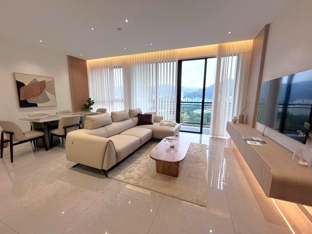 High floor corner unit fully furnished movein condition