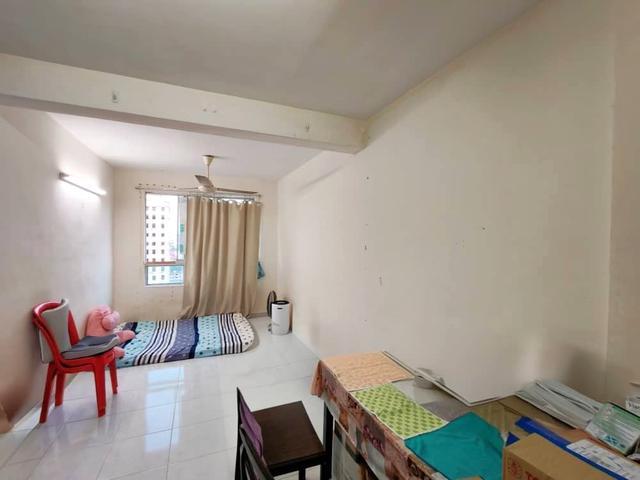 High floor corner unit well maintained