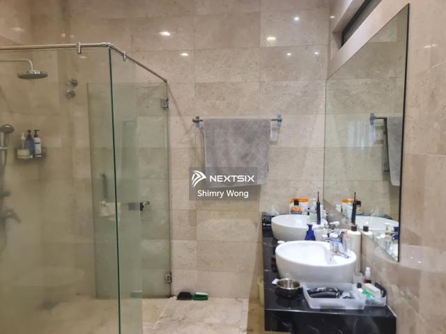 High floor corner lot unblock view 2 bedroom 2 bathroom unit, currently tenanted, unit come with fully furnished. View to believe, lowest price @ encorp marina