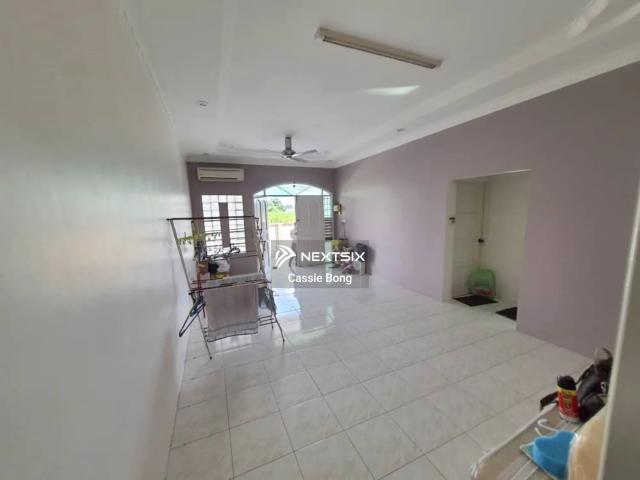 High floor fully furnished in good condition with Klcc view