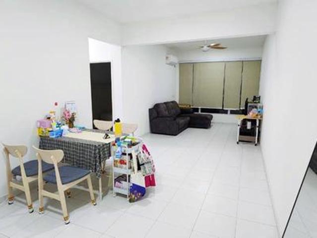 High Floor Pool View ISantorini Unit for Rent Tanjung Tokong