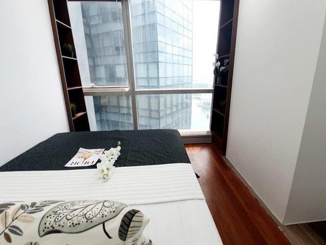 High Floor Queen Room with Wonderful Views Just inside CBD