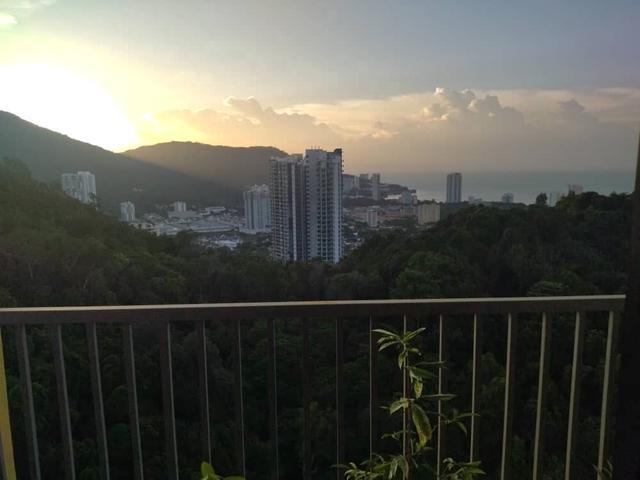 High floor Seaview Tri Pinnacle upgrande unit 2 car park