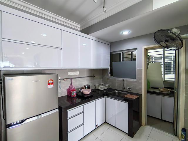 High floor with kitchen cabinet Simfoni Heights Symphony Condominium