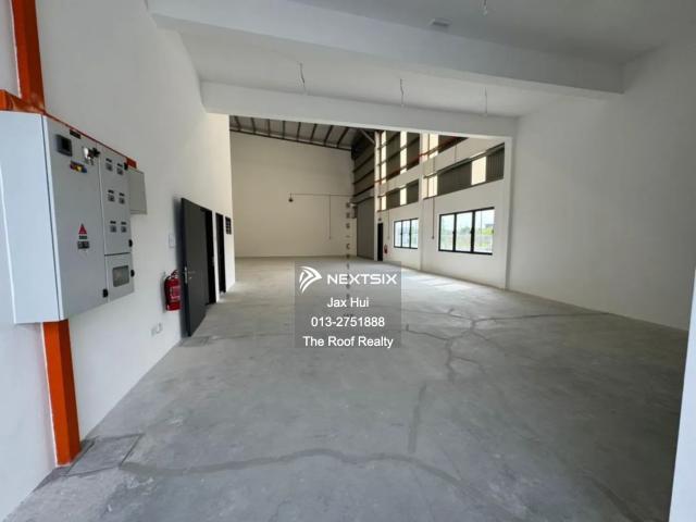 High Floor 3 bedrooms 2 bathrooms Large Balcony facing Sri Petaling! Cozy and Nice Renovation walk to MRT Naga Emas just bring your luggage and move in!