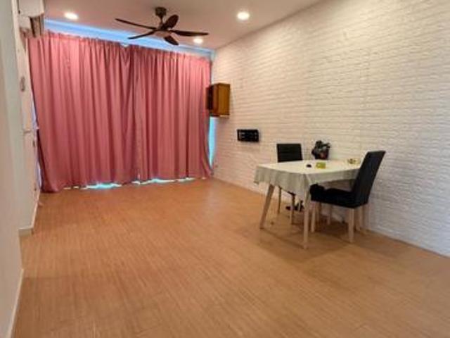 High Floor 985 sqft 3 Bedrooms 2 Bathrooms Partial Furnished