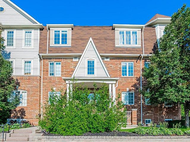 High Park 2 Bed+den, 2ba Condo With Garage! Prime Location!