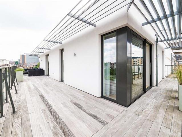 High standard furnished penthouse in the heart of the Europe