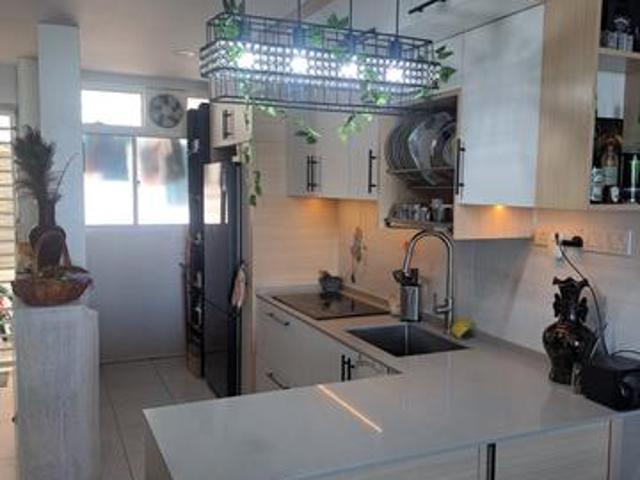 HighFloor Renovated Condo with Balcony 3 Bedrooms Near Georgetown