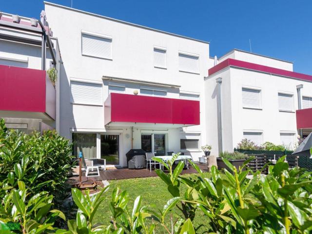 Highlight: Gartenwohnung mit Terrasse & 2 Tiefgaragenplätzen – Wohnen im Grünen, nahe Wien