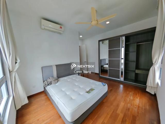 Highlight Features Bedrooms with air cond, fan & built in wardrobe. Living area with air cond, fan, sofa & TV. Kitchen with cabinets, sink, stove & fridge. Yard with drying rack & washing machine