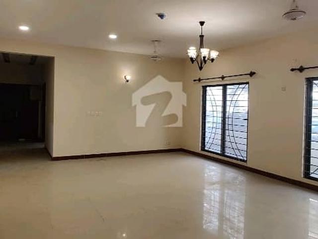 Highly Competitive Price 4.30 Crore 3 Bed DD Ground Apartment Askari 5