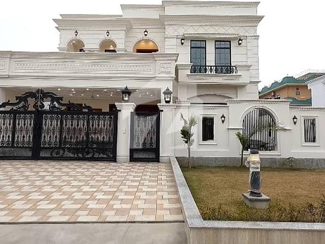 Highly Desirable Corner 1 Kanal House Available In G 13/2