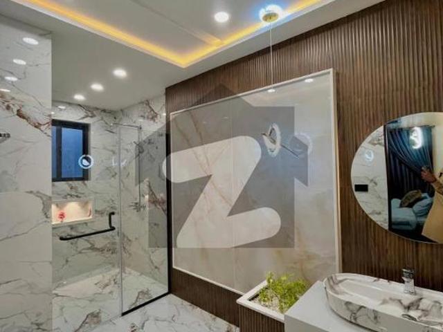 Highly Desirable Facing Park House Available In DHA Phase 1 Sector M For rent DHA Phase 1 Sector M