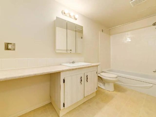 Highwood Apartments 1 Bedroom Apartment for Rent at 25 Howarth St, Red Deer, AB T4N 6J6 Highland Green