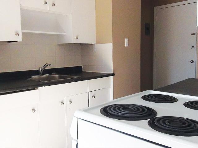 Hilton Manor Studio Apartment for Rent at 10633 111 St Nw, Edmonton, AB T5H 3G1 Queen Mary Park