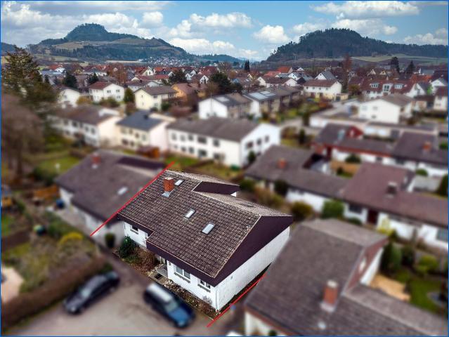 Hilzingen Familienfreundliche, großzügige DHH mit Garage, in ruhiger Lage  BEZUGSFREI !