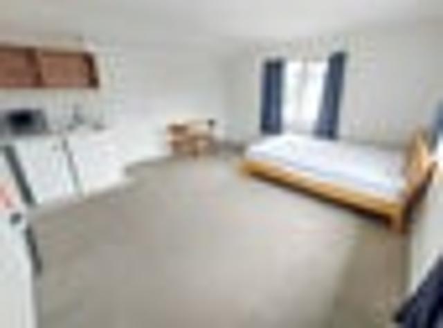 Hillcrest, 1 bedroom, $300 pw