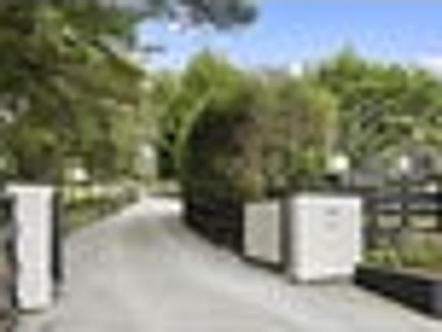 HILLCREST | Luxury Lifestyle Close To The City