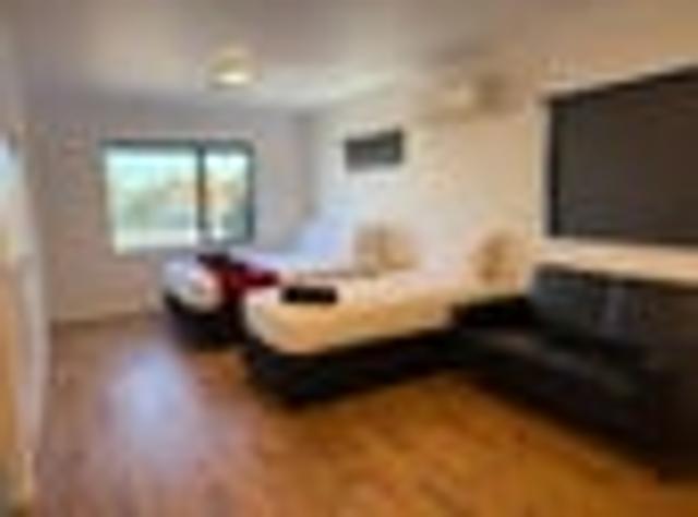 Hillcrest, Studio, $350 pw