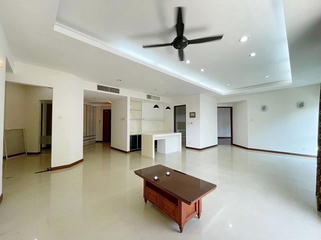 Hillcrest Residence 2277sqft with Hill View Unit