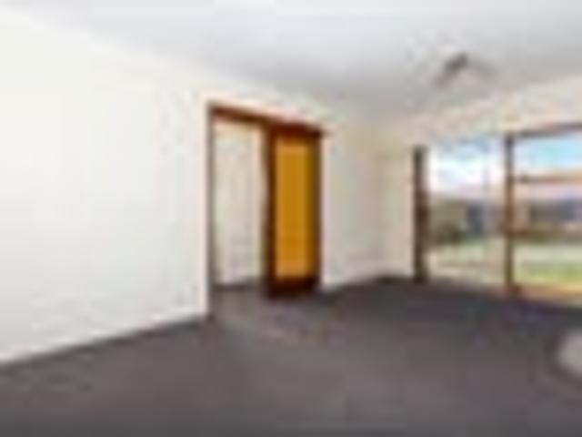 Hillsborough, 2 bedrooms, $595 pw