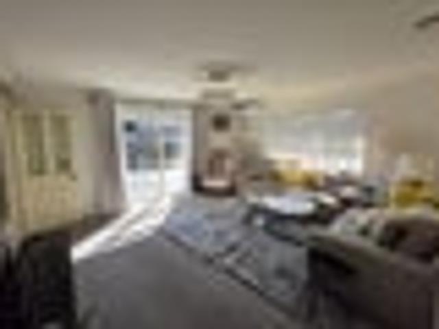 Hillsborough, 5 bedrooms, $1200 pw