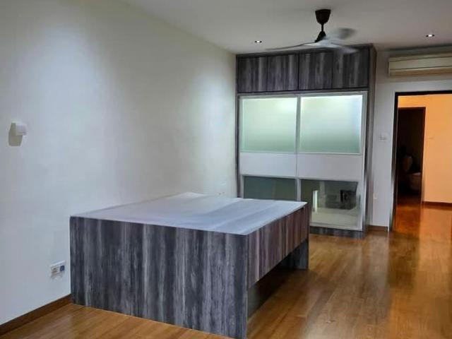 Hillside Drive D19, Terrace