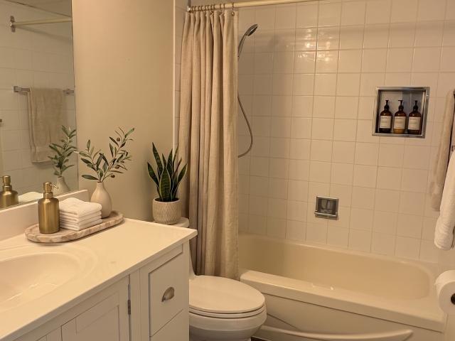 Hillside Estates North Tower 2 Bedroom Apartment for Rent at 9909 104 St Nw, Edmonton, AB T5K 2G5 Downtown Edmonton