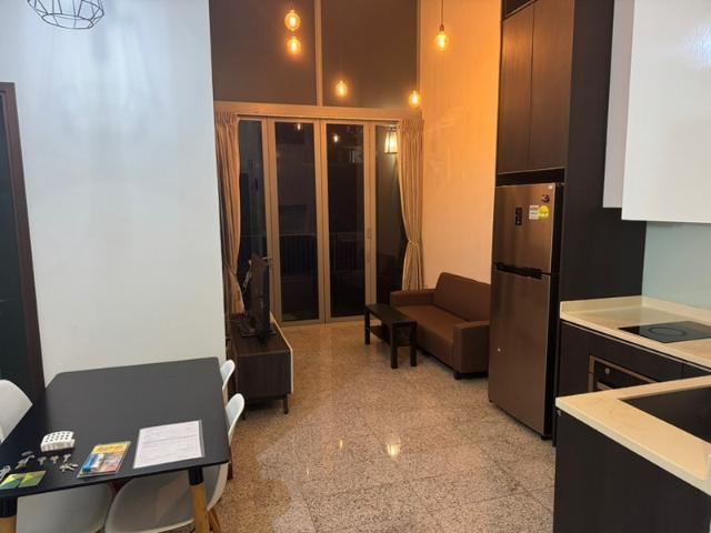 Hillsta Condominium For Rent, $3,400, 2 Bed 1 Bath 840 sqft $4.05 psf