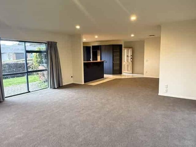 Hilltop school zoned 3 bedroom home