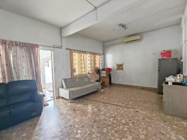 Hillview Estate Terraced House For Rent, $5,800, 4 Bed 2 Bath 2,500 sqft $2.62 psf