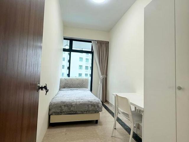 Hillview Green D21, Condominium