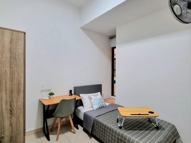 Hillview Heights D23, Condominium